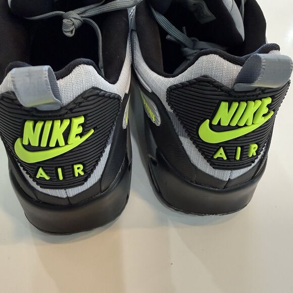 Athletic_Shoes